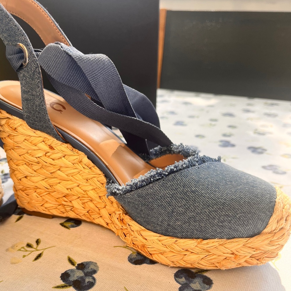 INC espadrilles size 6.5
Made for Macy’s
Moniqueef Denim, 6.5 M
4” heel